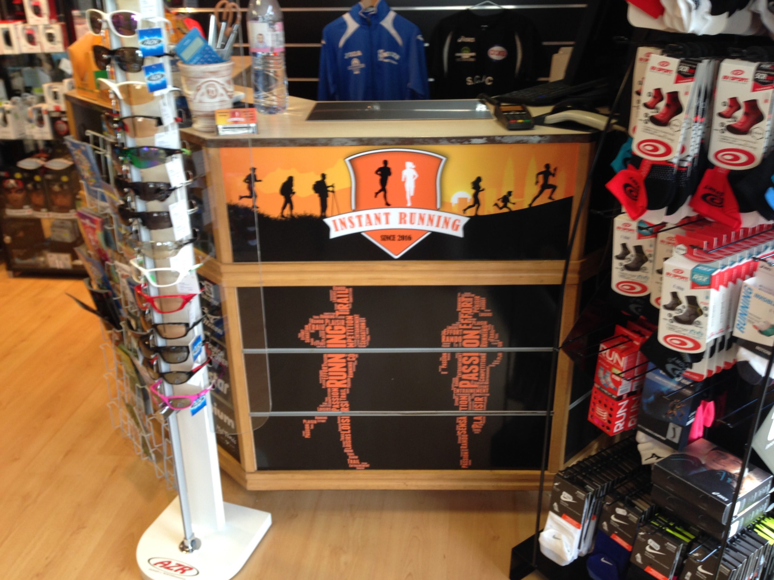 Habillage intérieur d'Instant Running Alès, magasin spécialisé dans la vente d'articles de running